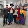 Logo "Mientras bailas" Columna de Flor Gómez. Invitadxs: Laura Cornejo y Compañía Folklórica Solsire 