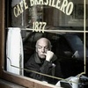 Logo "Gracias a Galeano los escritores mas ilustres de Uruguay se sentaron en el Café Brasilero" 