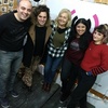 Logo Charlamos de la obra teatral "Santiago Despierta" junto a Lili Popovich y Victoria Raposo
