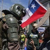 Logo Chile: Carabineros arrojó a un joven desde un puente