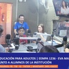 Logo Educación para Adultos: Eva Masento junto a alumnos de la EEMPA 1236
