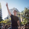 Logo Axel Kicillof en Parque Centenario