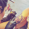 Logo Lucía Franzé, tatuadora: "Me manejo mejor en el estilo acuarela"
