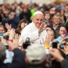 Logo "Bergoglio, llegó a ser Francisco, el puso la compasión por los que sufren, los pobres" Padre Beret
