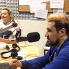 Logo "Titanes en el hit" en "Enciendan los parlantes", es decir en su casa.