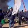 Logo "Horas Extras"- Se profundiza la lucha de lxs despedidxs de Unionbat en Gualeguaychú.