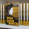Logo Guillermo Iturbide sobre la compilación "Socialismo o barbarie" de Rosa Luxemburg en La 990.