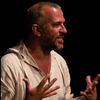 Logo Entrevista a Omar Argentino Galván, artista de teatro de improvisación