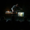Logo Walter Jakob presenta Escuchas Musicales Performáticas, una colaboración CETC-Artlab